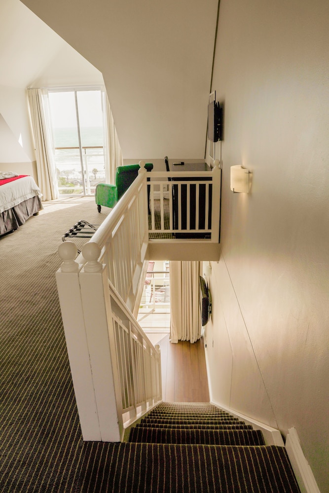 The Bantry Bay Aparthotel by Totalstay — Hotel rooms in Cape Town, Western Cape