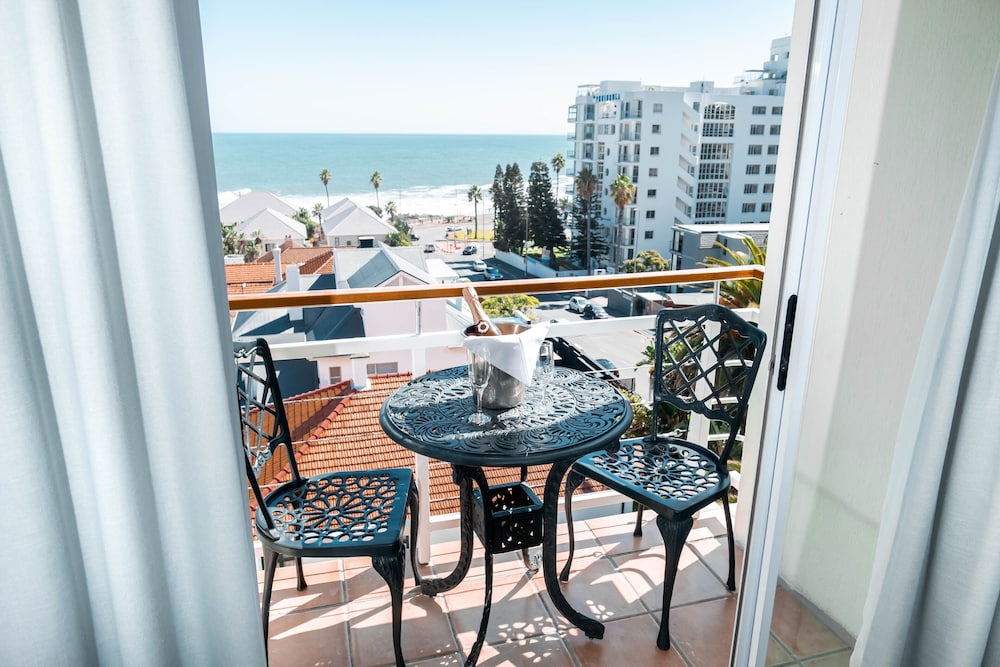 The Bantry Bay Aparthotel by Totalstay — Hotel rooms in Cape Town, Western Cape