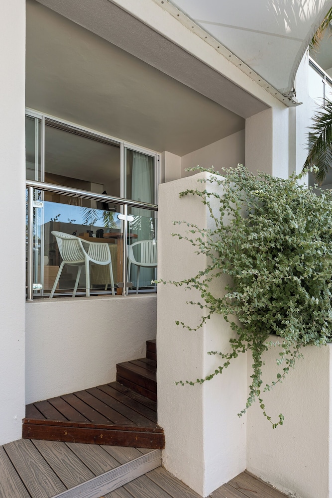 The Bay Hotel — Hotel building in Cape Town, Western Cape