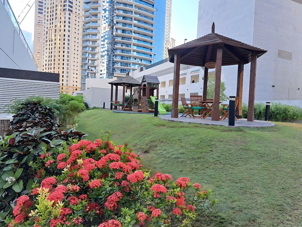 Barcelo Residences Dubai Marina — Hotel building in Dubai