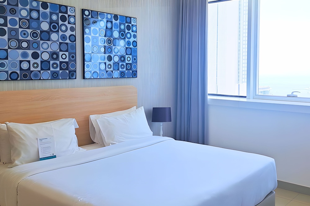 Barcelo Residences Dubai Marina — Hotel rooms in Dubai