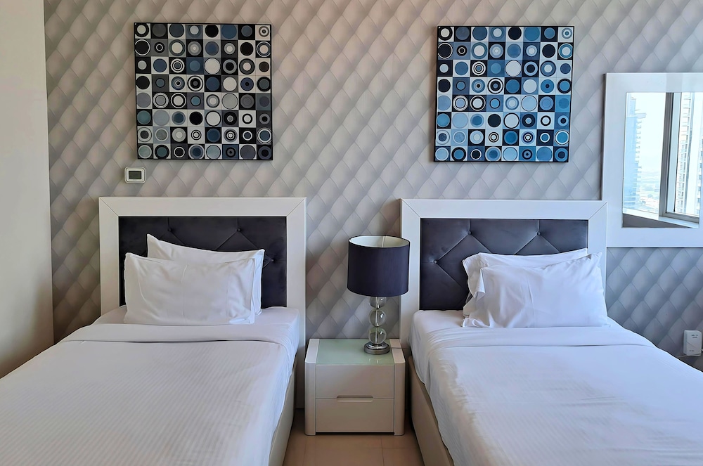 Barcelo Residences Dubai Marina — Hotel rooms in Dubai