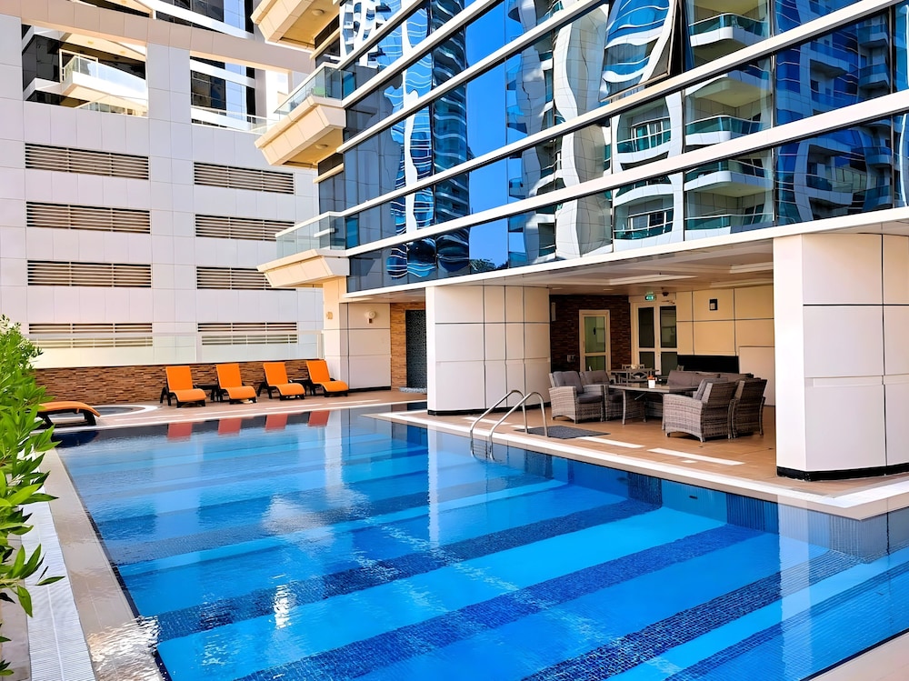 Barcelo Residences Dubai Marina — Swimming pool in Dubai