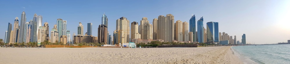 Barcelo Residences Dubai Marina — Beach in Dubai