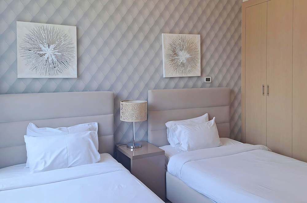 Barcelo Residences Dubai Marina — Hotel rooms in Dubai