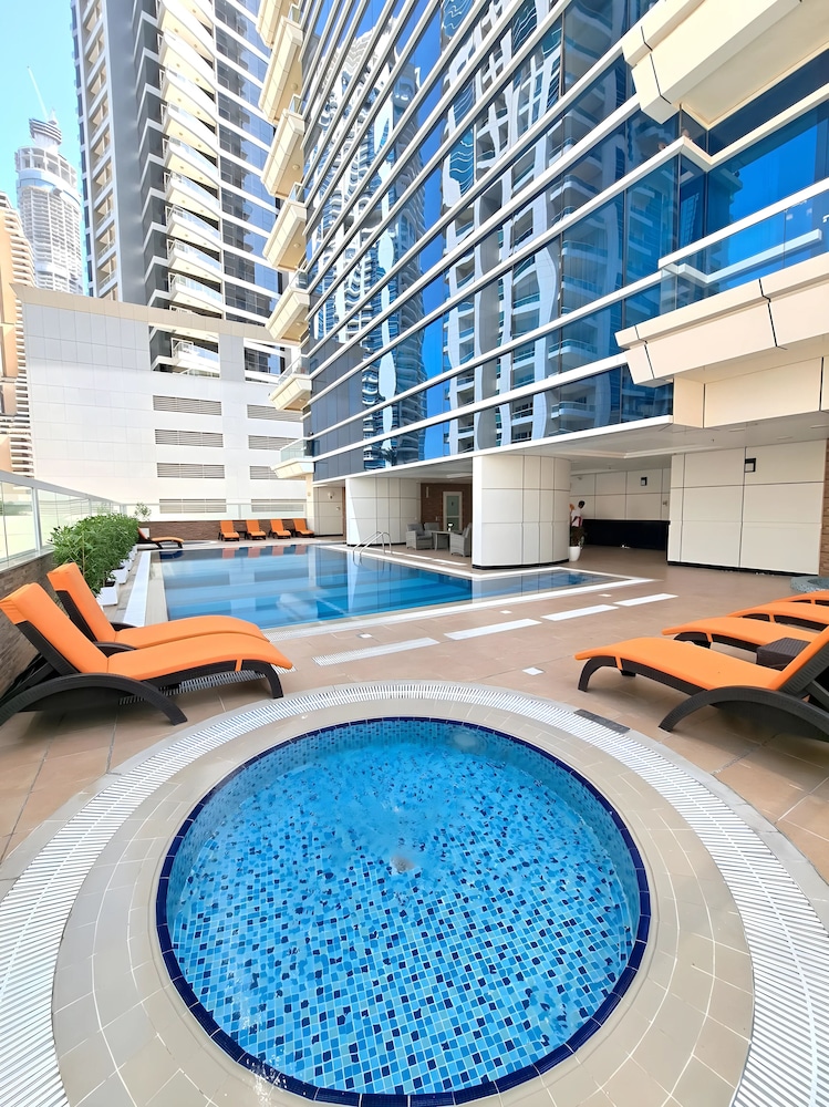 Barcelo Residences Dubai Marina — Swimming pool in Dubai