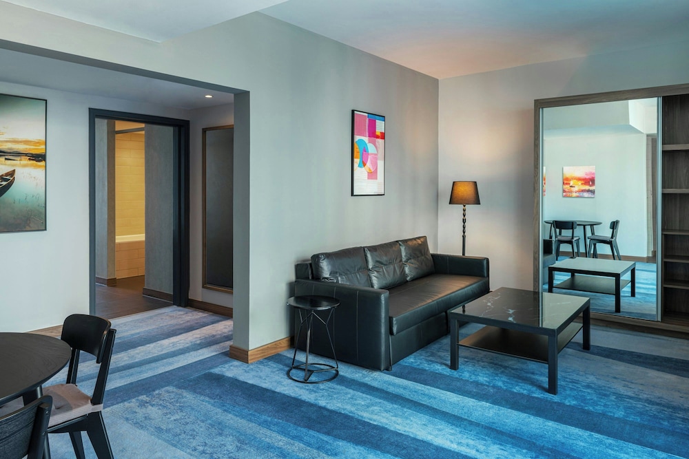 Aloft by Marriott Palm Jumeirah — Hotel rooms in Dubai