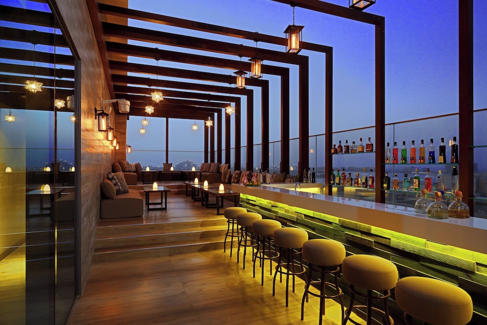 Aloft by Marriott Palm Jumeirah — Restaurant & bars in Dubai