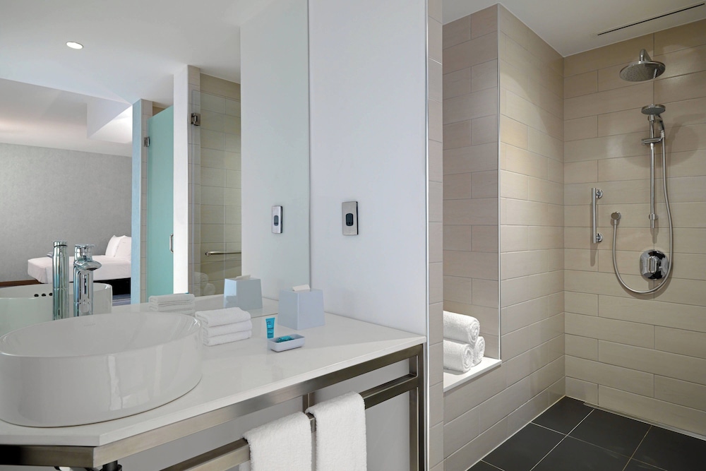 Aloft by Marriott Palm Jumeirah — Hotel rooms in Dubai