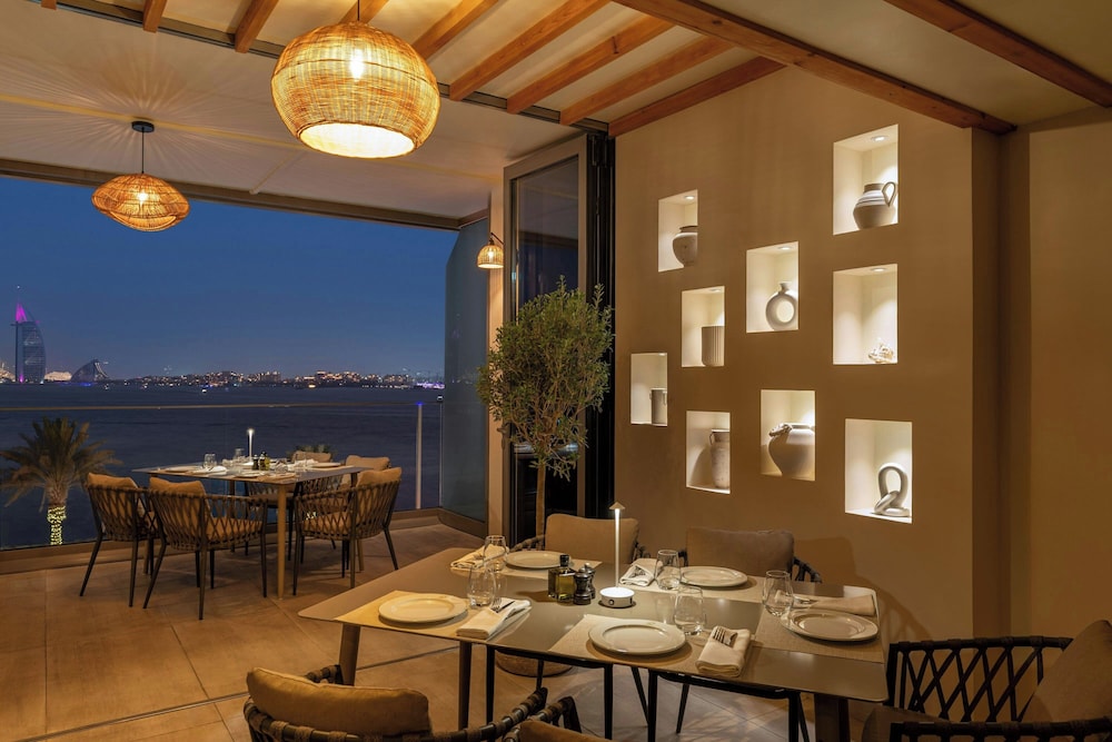 Aloft by Marriott Palm Jumeirah — Restaurant & bars in Dubai