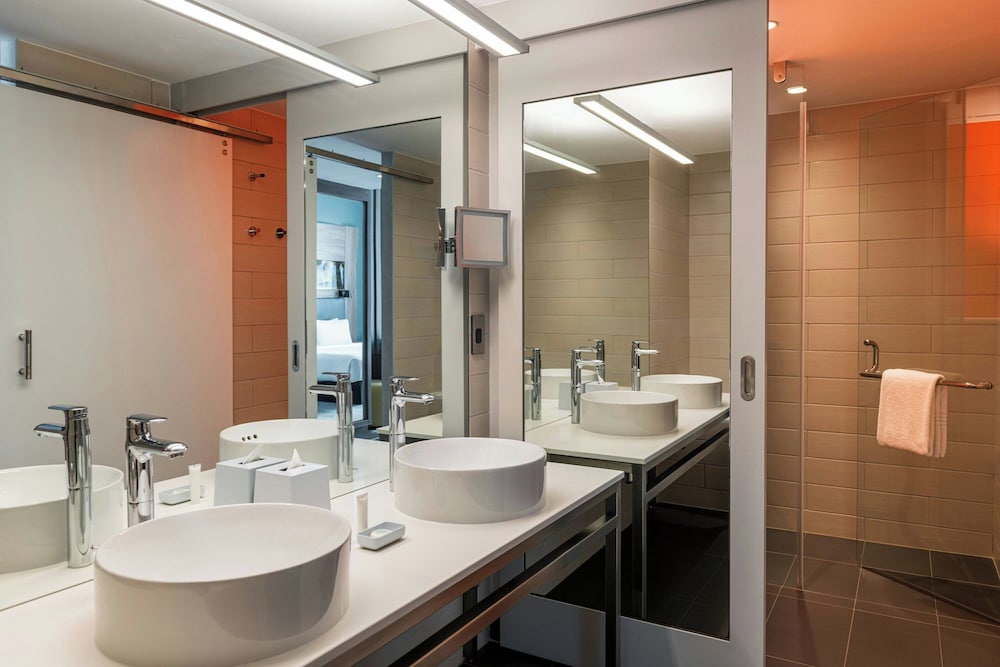 Aloft by Marriott Palm Jumeirah — Hotel rooms in Dubai