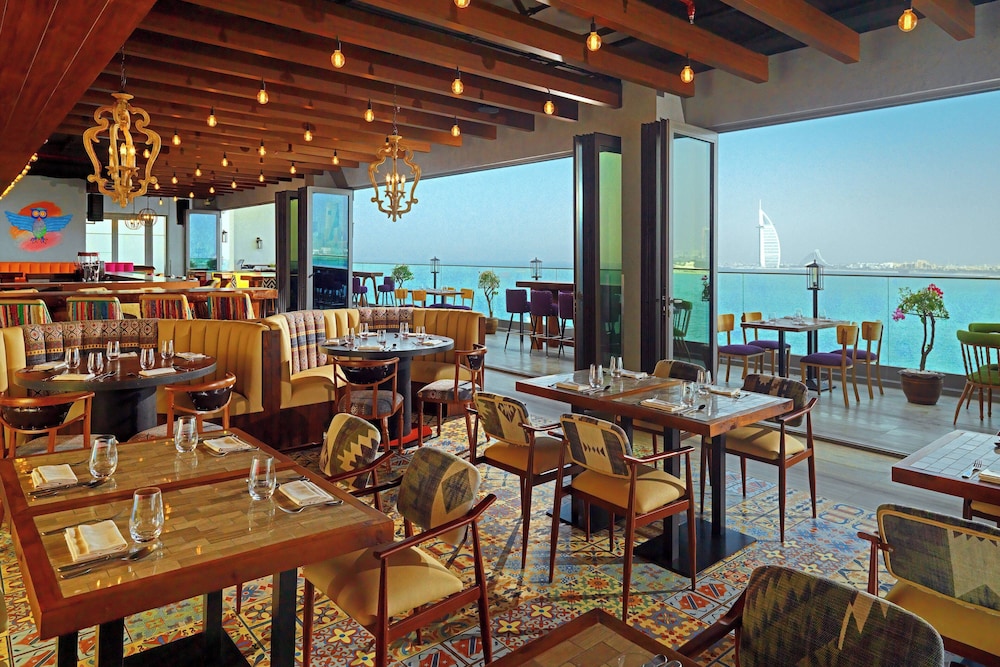 Aloft by Marriott Palm Jumeirah — Restaurant & bars in Dubai