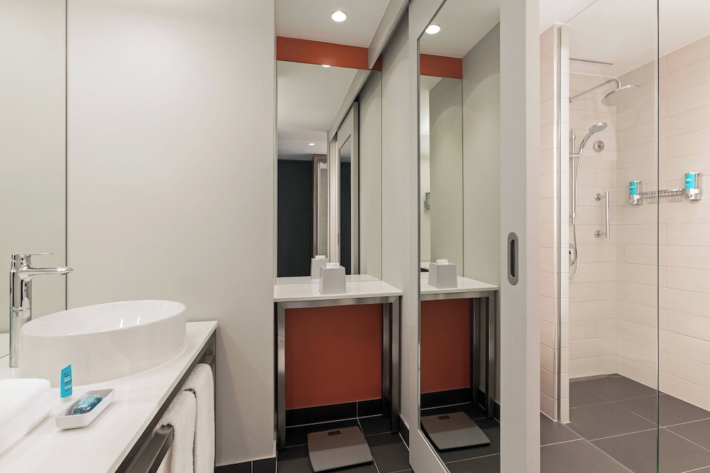 Aloft by Marriott Palm Jumeirah — Hotel rooms in Dubai