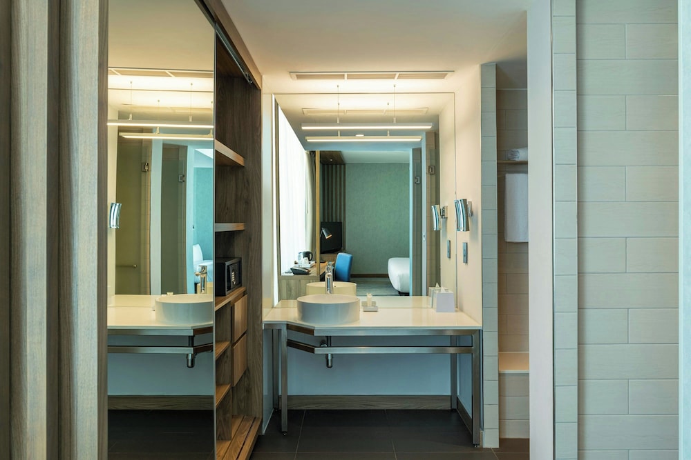 Aloft by Marriott Palm Jumeirah — Hotel rooms in Dubai