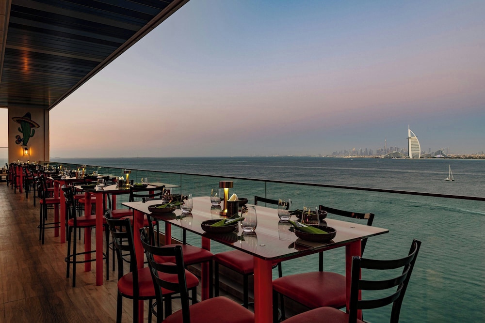 Aloft by Marriott Palm Jumeirah — Restaurant & bars in Dubai