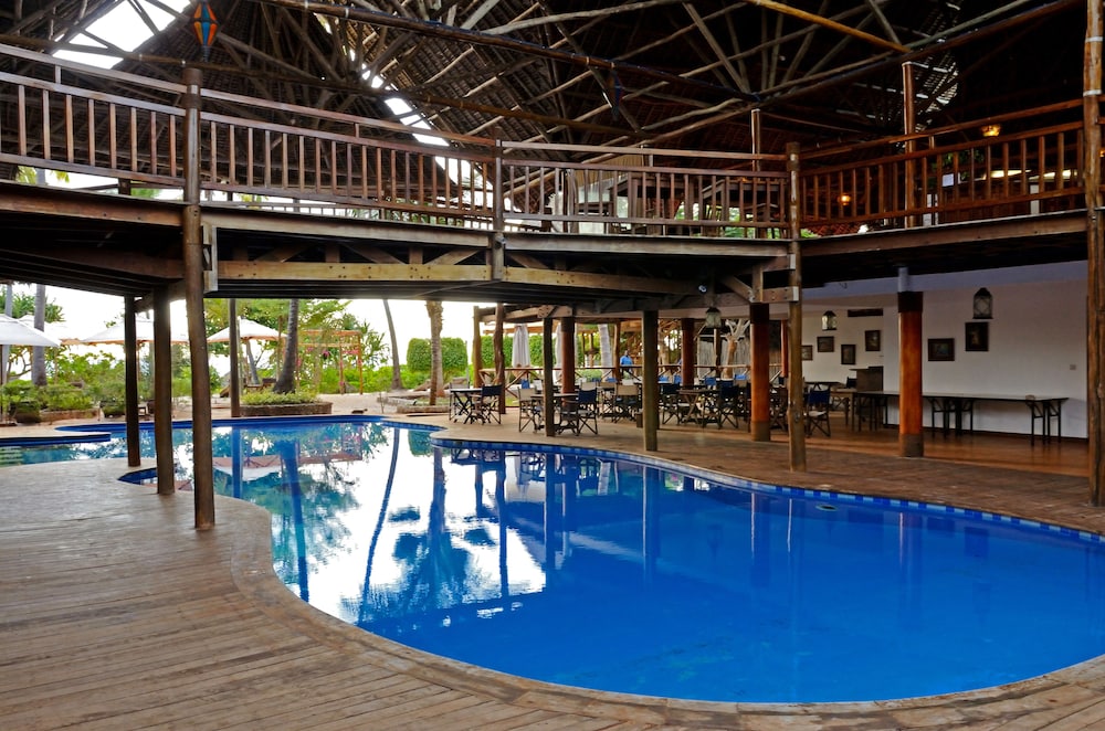 Kena Beach Hotel — Swimming pool in Matemwe (Zanzibar), Zanzibar North