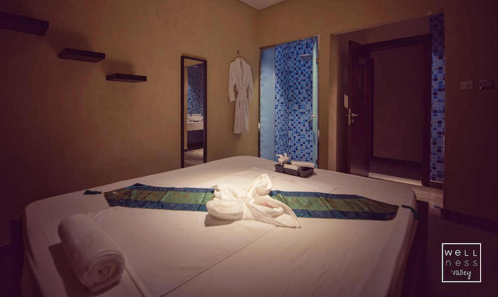 Canal Central Hotel Business Bay — Hotel rooms in Dubai