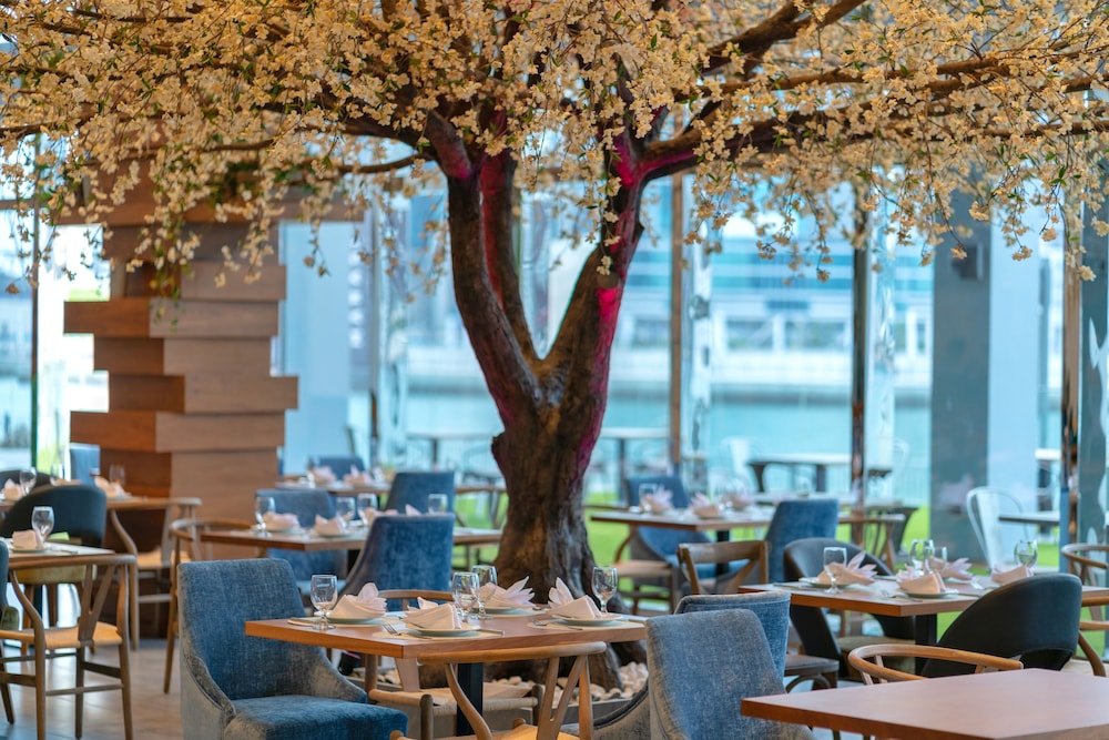 Canal Central Hotel Business Bay — Restaurant & bars in Dubai