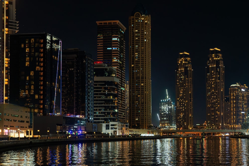 Canal Central Hotel Business Bay — Hotel building in Dubai