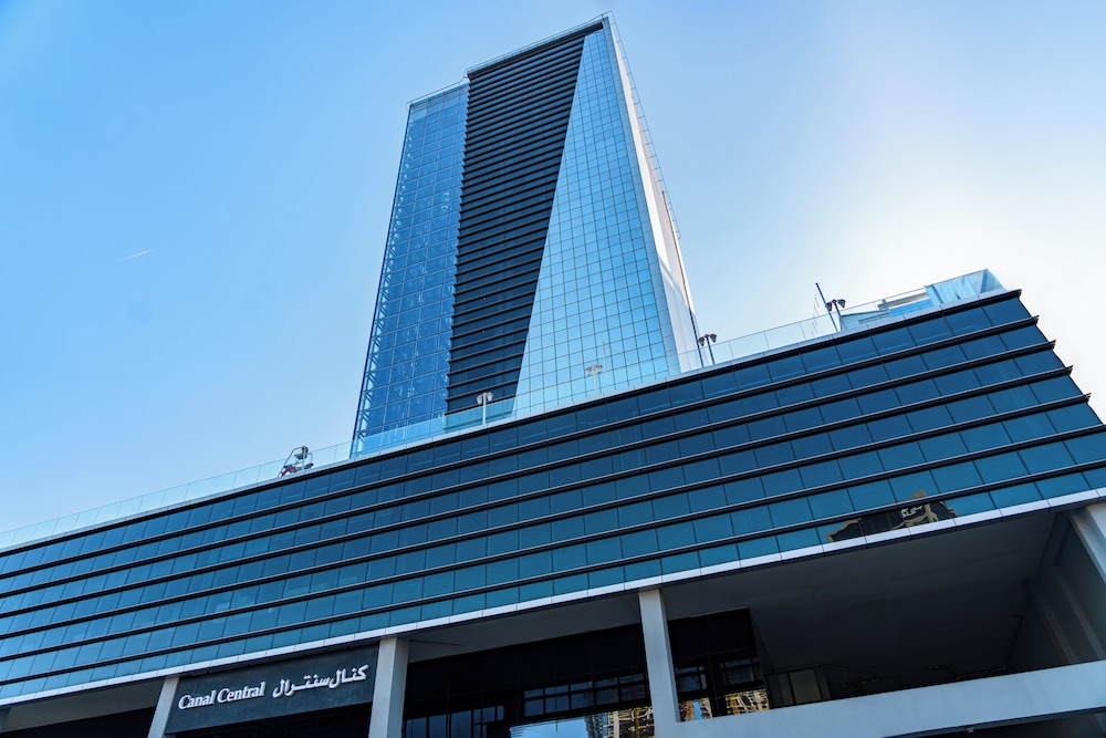 Canal Central Hotel Business Bay — Hotel building in Dubai