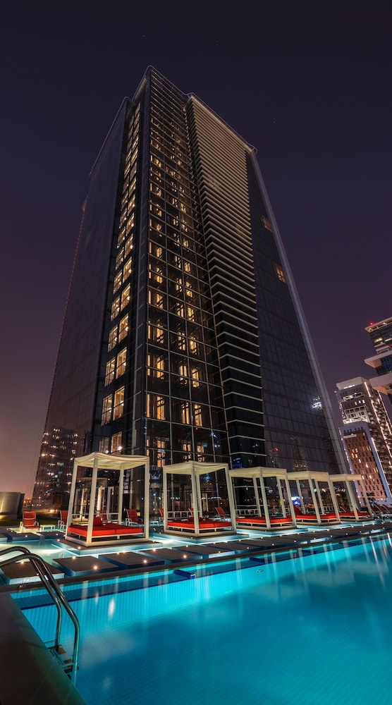Canal Central Hotel Business Bay — Hotel building in Dubai