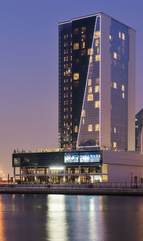 Canal Central Hotel Business Bay — Hotel building in Dubai