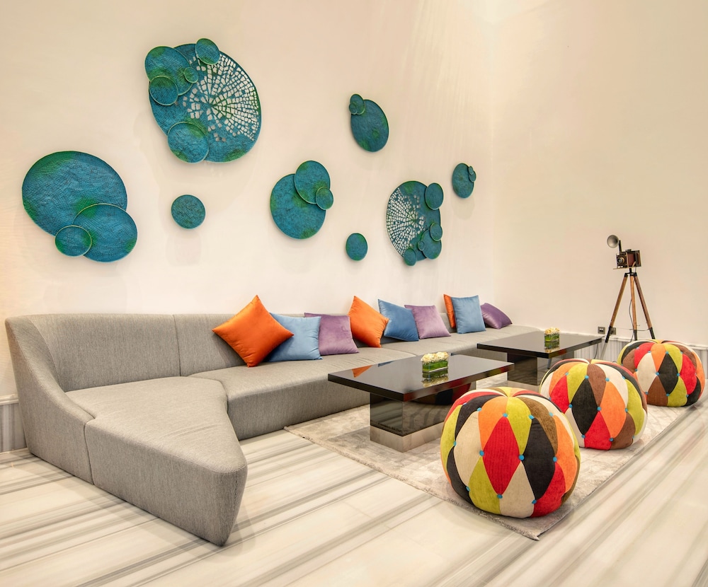 Canal Central Hotel Business Bay — Restaurant & bars in Dubai