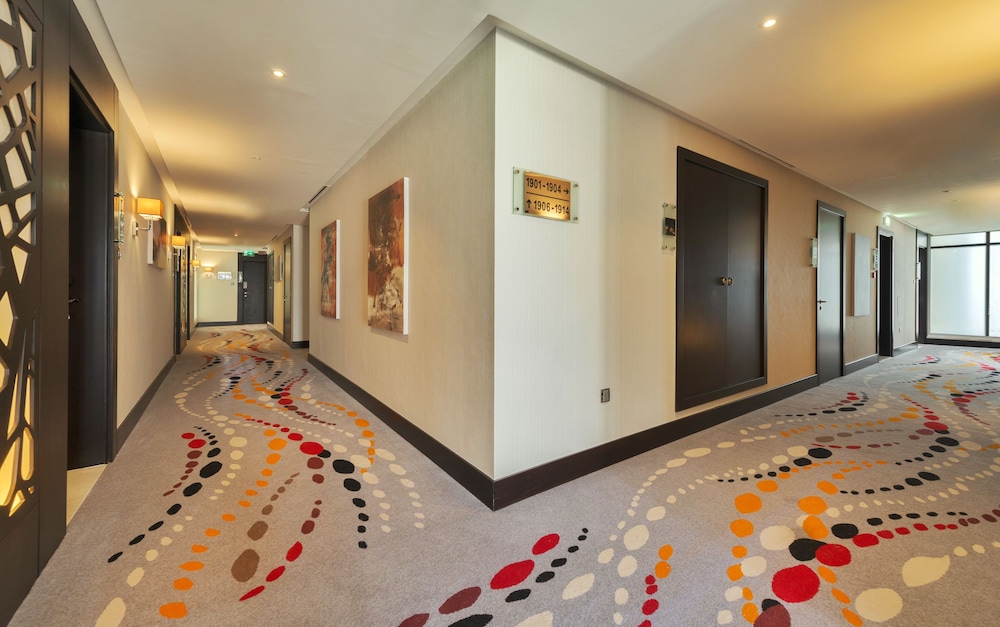 Canal Central Hotel Business Bay — Hotel building in Dubai