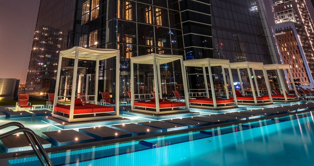 Canal Central Hotel Business Bay — Swimming pool in Dubai
