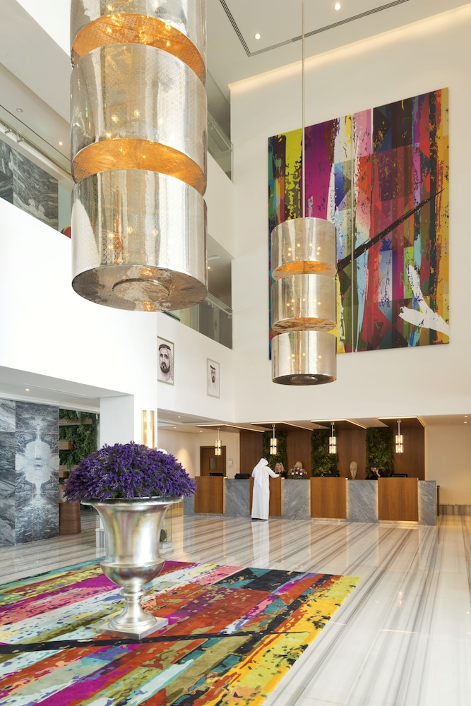 Canal Central Hotel Business Bay — Hotel building in Dubai