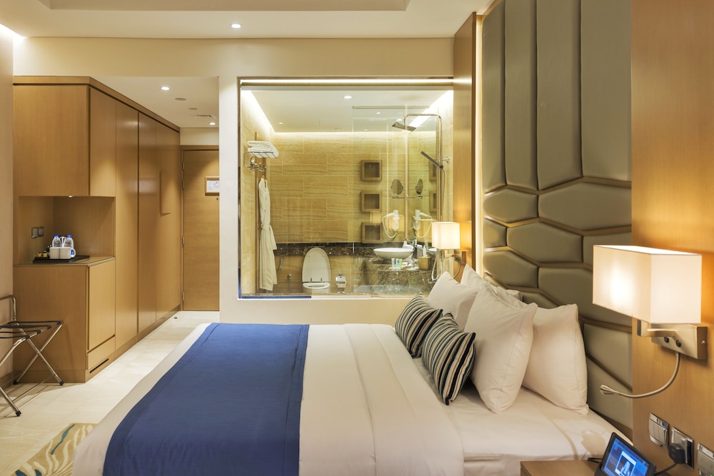 Canal Central Hotel Business Bay — Hotel rooms in Dubai