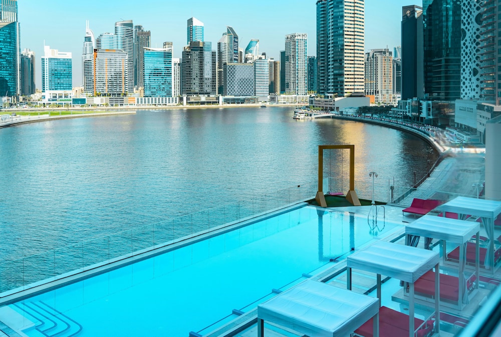 Canal Central Hotel Business Bay — Swimming pool in Dubai