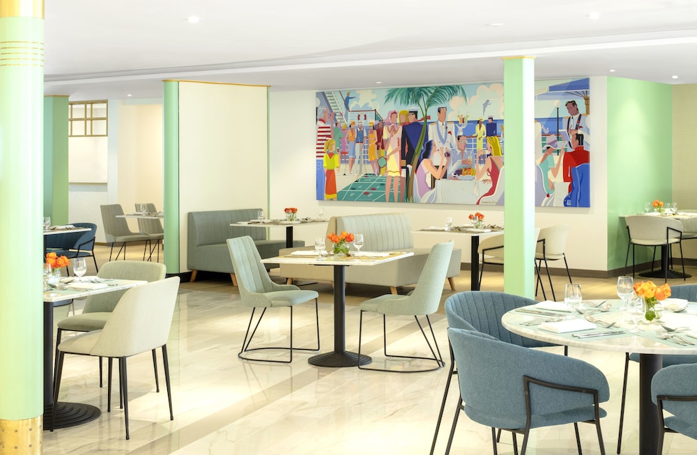 Queen Elizabeth 2 Hotel by Accor — Restaurant in Dubai
