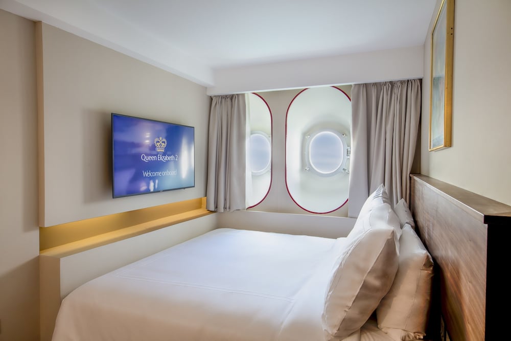Queen Elizabeth 2 Hotel by Accor — Rooms in Dubai