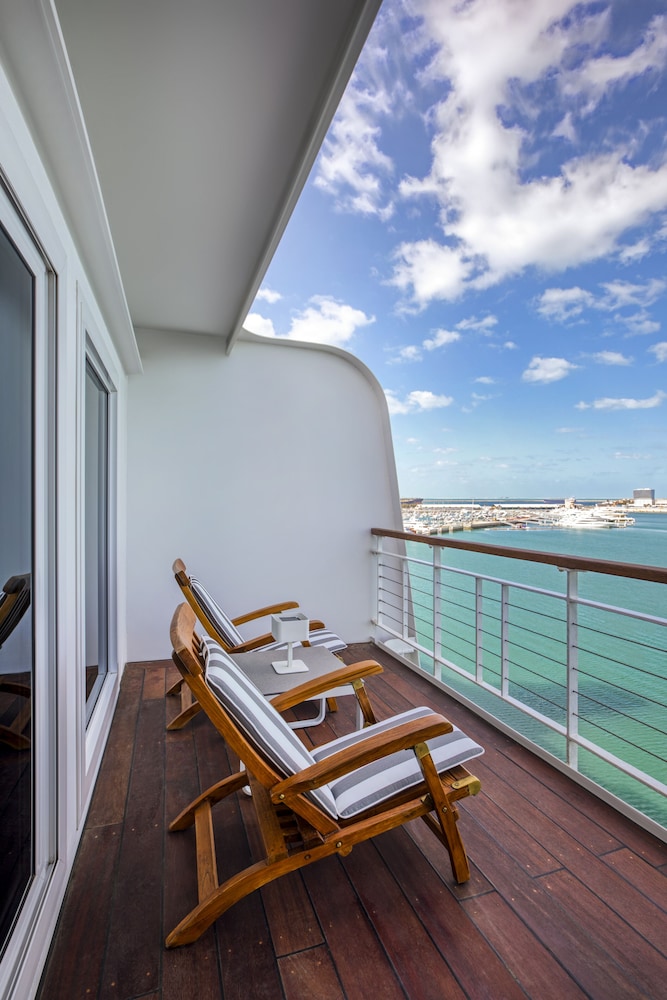 Queen Elizabeth 2 Hotel by Accor — Rooms in Dubai