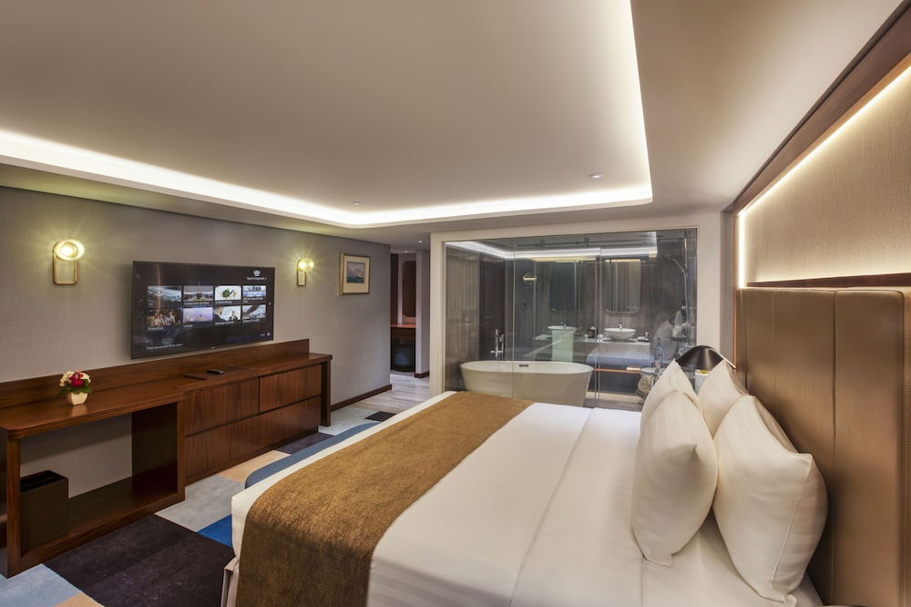 Queen Elizabeth 2 Hotel by Accor — Rooms in Dubai