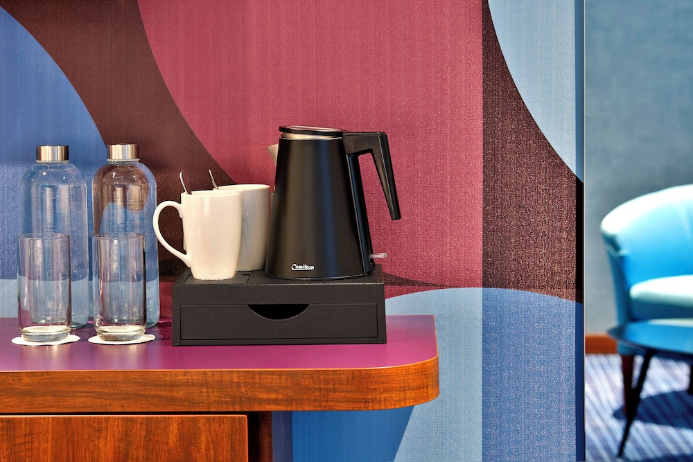 Queen Elizabeth 2 Hotel by Accor — Rooms in Dubai
