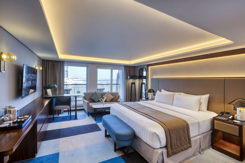 Queen Elizabeth 2 Hotel by Accor — Rooms in Dubai