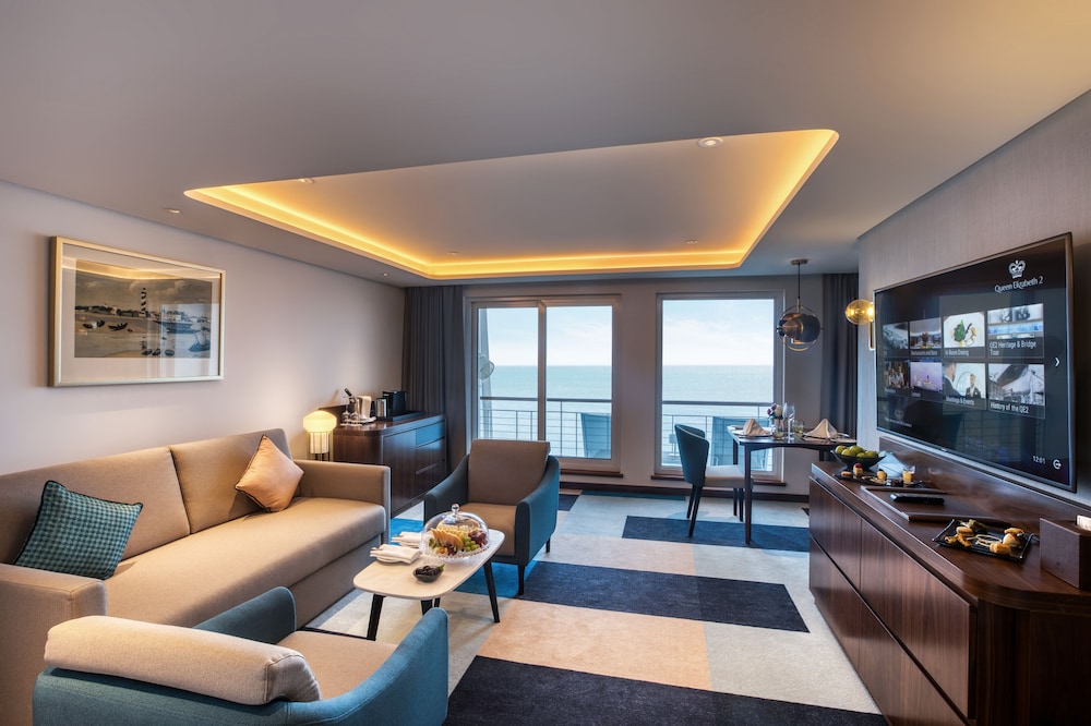 Queen Elizabeth 2 Hotel by Accor — Rooms in Dubai