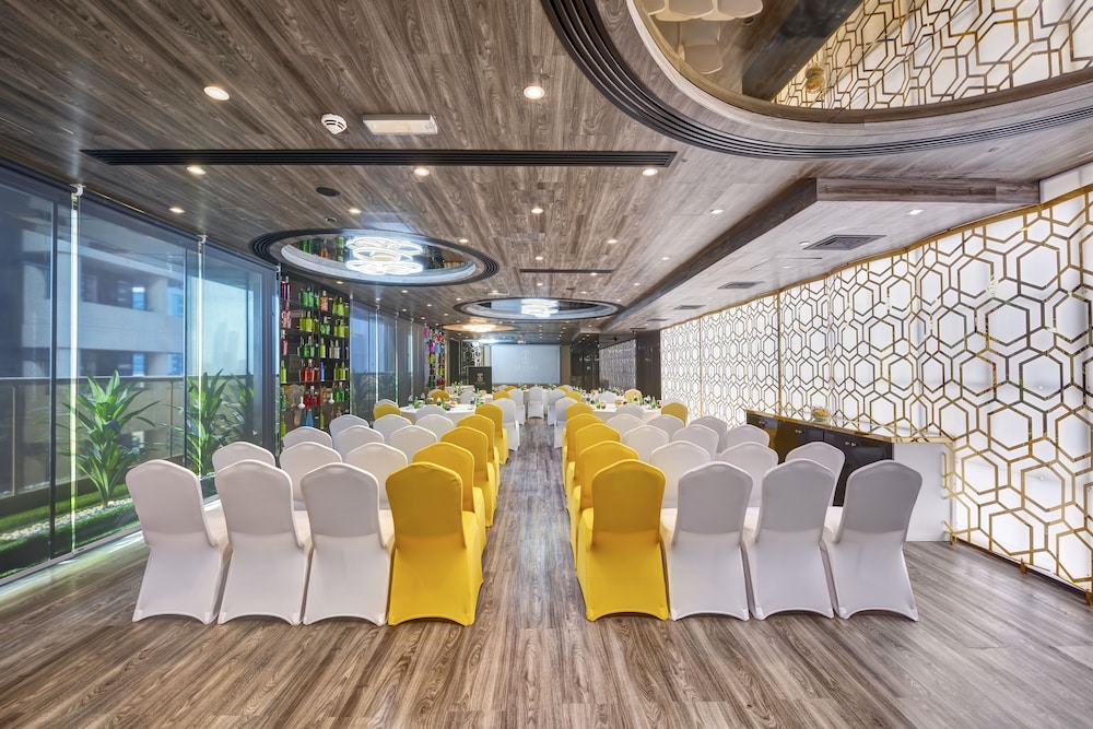 Gevora Hotel — Hotel building in Dubai