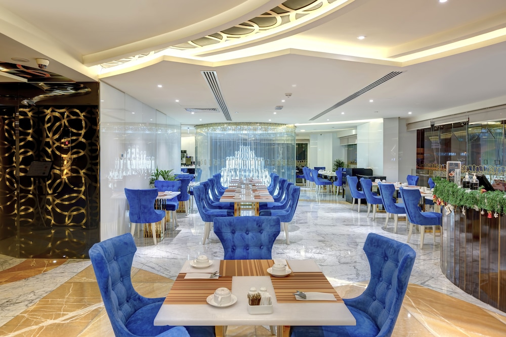 Gevora Hotel — Restaurant & bars in Dubai