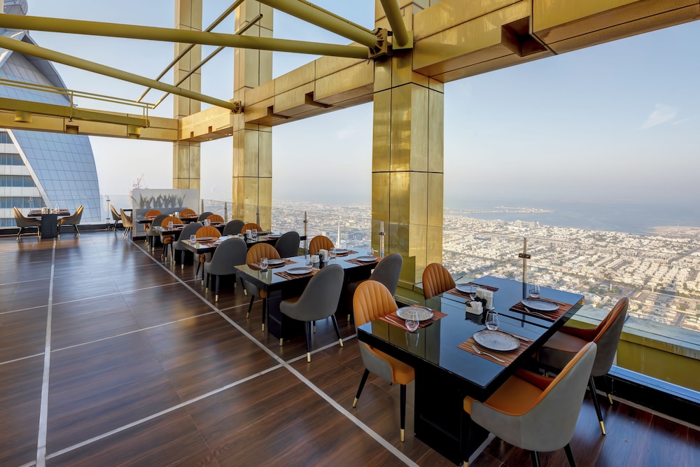 Gevora Hotel — Restaurant & bars in Dubai