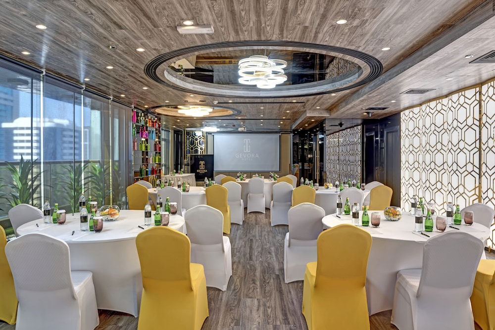 Gevora Hotel — Restaurant & bars in Dubai