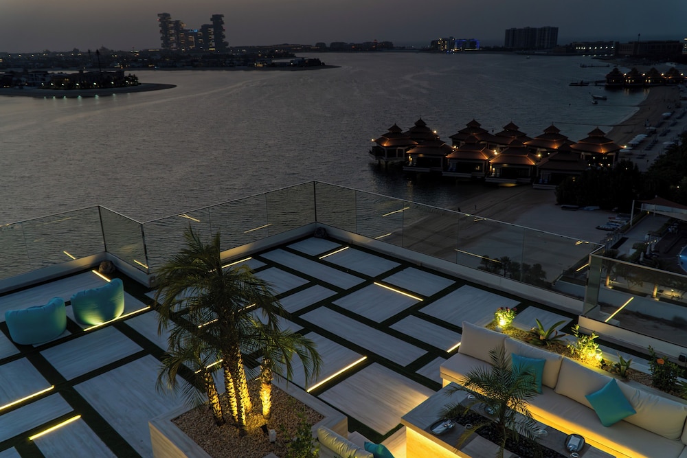 Royal Central Hotel and Resort – The Palm — Hotel building in Dubai