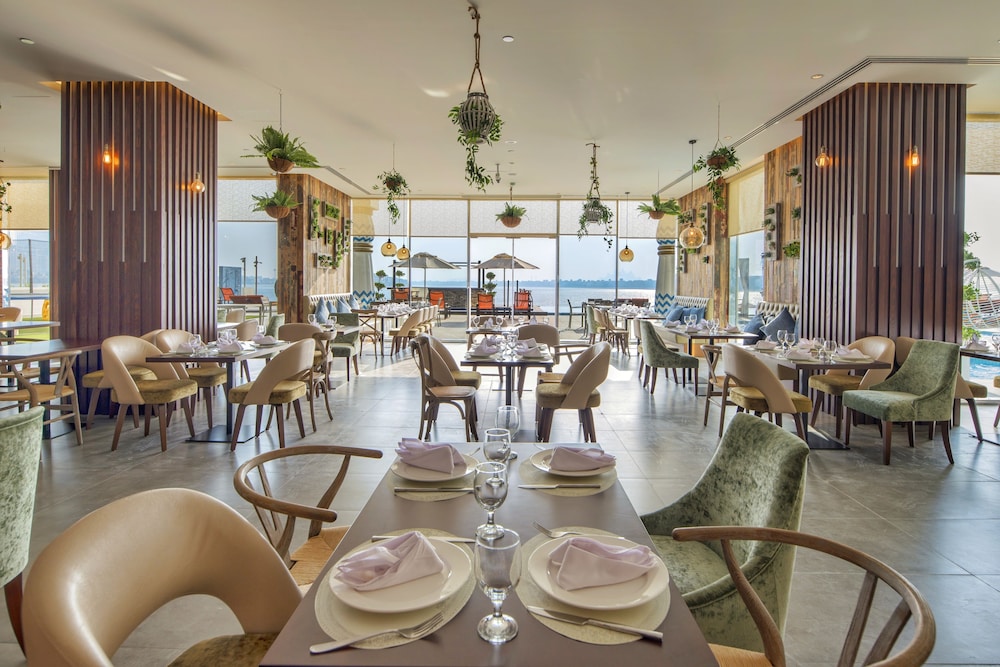 Royal Central Hotel and Resort – The Palm — Restaurant & bars in Dubai