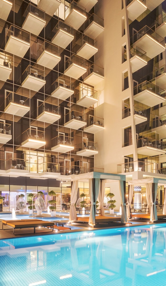 Royal Central Hotel and Resort – The Palm — Hotel building in Dubai