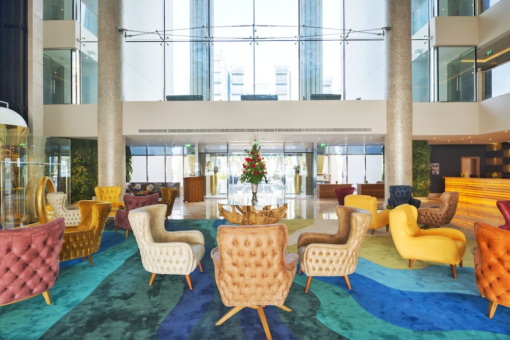 Royal Central Hotel and Resort – The Palm — Hotel building in Dubai