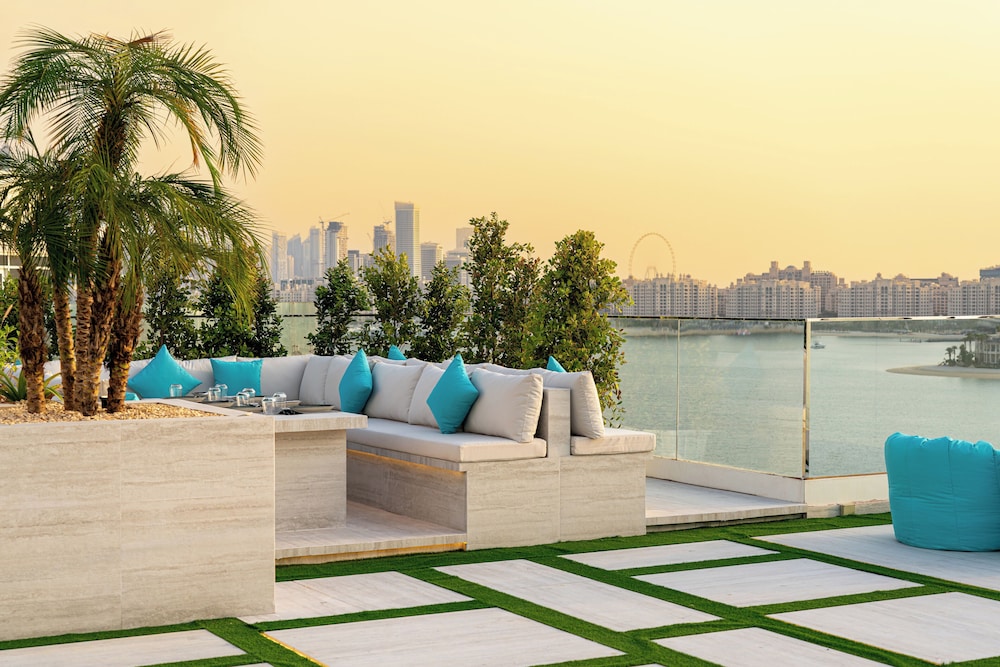 Royal Central Hotel and Resort – The Palm — Restaurant & bars in Dubai