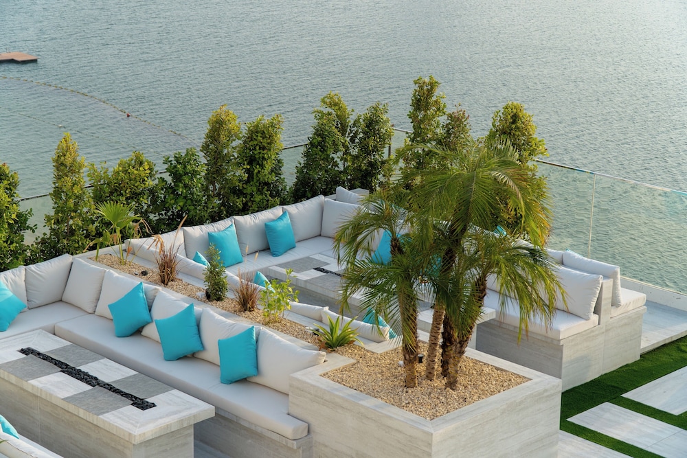 Royal Central Hotel and Resort – The Palm — Restaurant & bars in Dubai