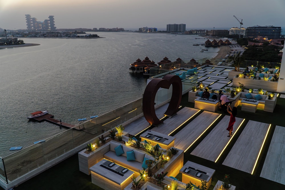 Royal Central Hotel and Resort – The Palm — Restaurant & bars in Dubai